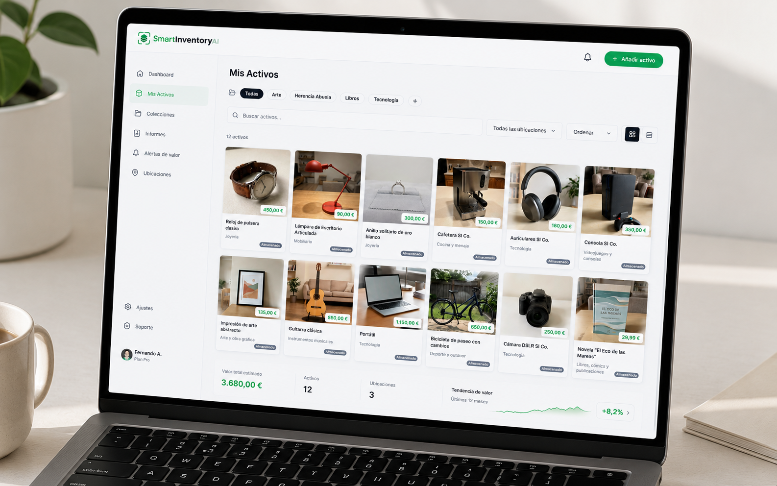 Painel do SmartInventory AI a mostrar um inventário digital com as fichas dos objetos catalogadas
